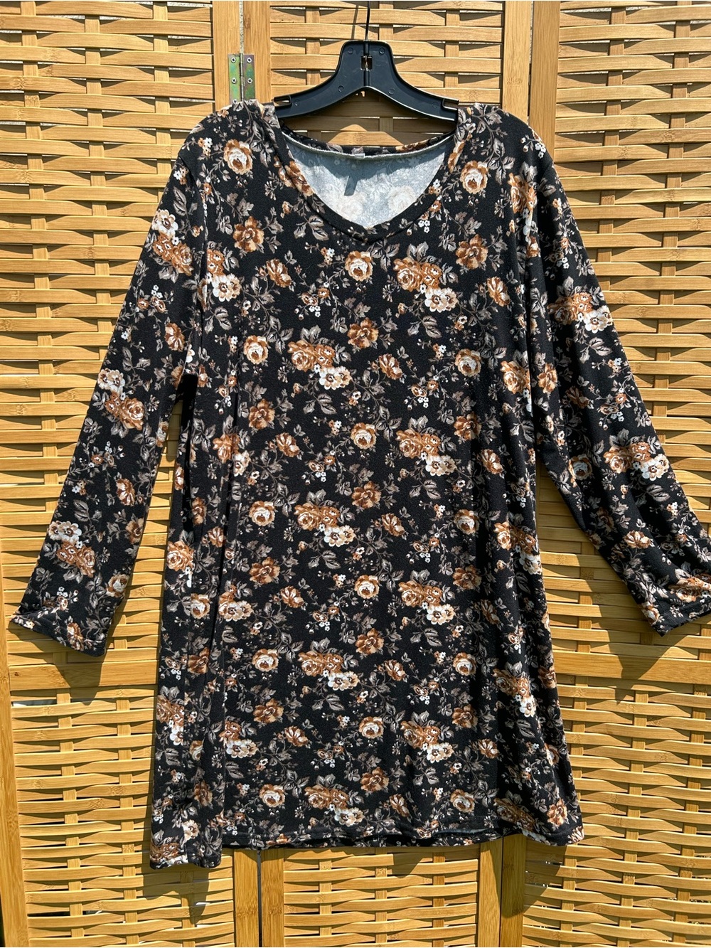 🎃2/$8- Women's Black Floral Long-Sleeve Tunic Top